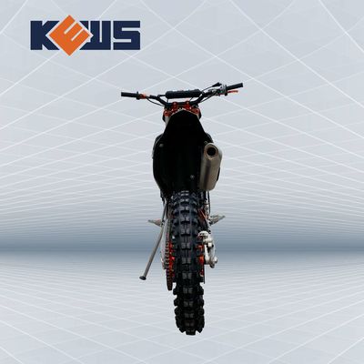 دراجة نارية سوداء 250CC Enduro طراز K16 مع محرك Benelli Twin Cam 120KM / H.