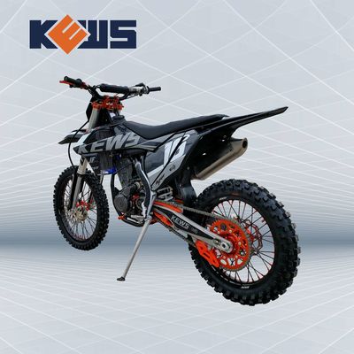 دراجة نارية سوداء 250CC Enduro طراز K16 مع محرك Benelli Twin Cam 120KM / H.